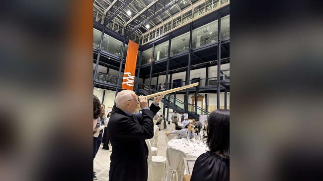 Nobel de Física premia belga Francis Halzen por detectar neutrinos sob o gelo da Antártida