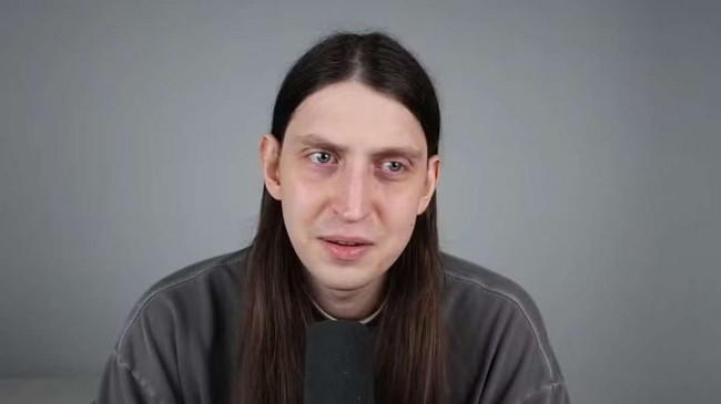 Felca volta ao YouTube um ano após 'Adultização' e revela que tem fobia social