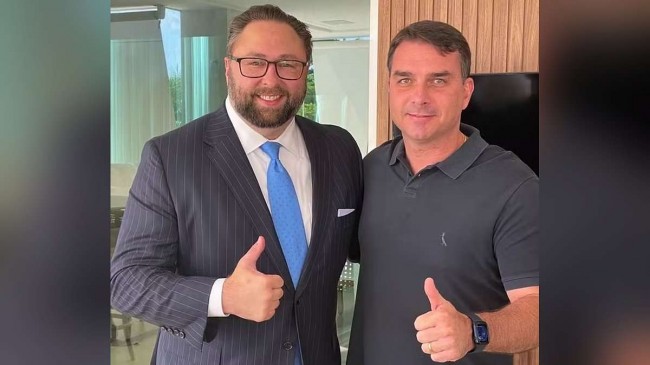 O jato de Flávio e a digital da Casa Branca